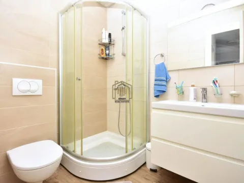 Izdavanje, dvosoban stan, 65m², City Kej, Podgorica - image 4