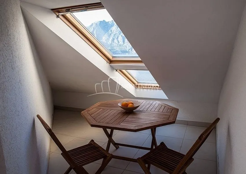 Prodaja, jednosoban stan, 54m², Dobrota, Kotor