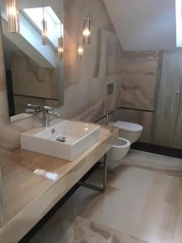 Izdavanje, trosoban stan, 240m², Kalenić Pijaca, Vračar Sve Podlokacije