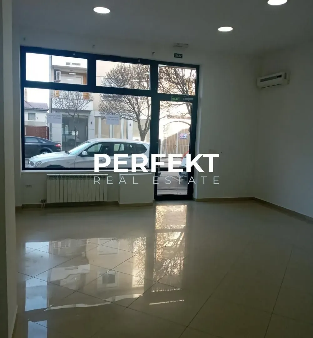 Rent, office space, 67m², Centar, Pančevo
