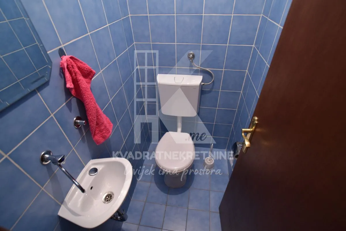 Sale, house, 250m², Zelenika, Podgorica
