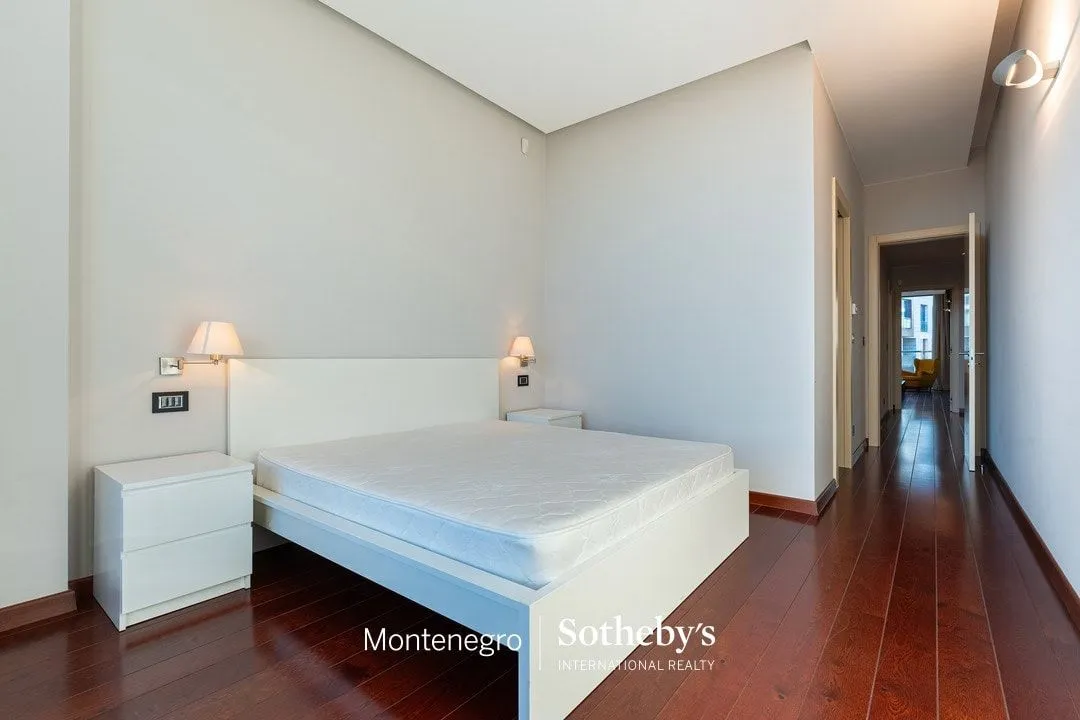 Rent, three bedroom apartment, 204m², Kod Capital Plaze, Podgorica
