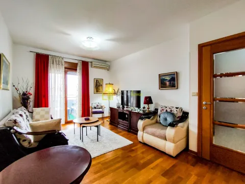 Izdavanje, trosoban stan, 90m², Preko Morače, Podgorica - image 15