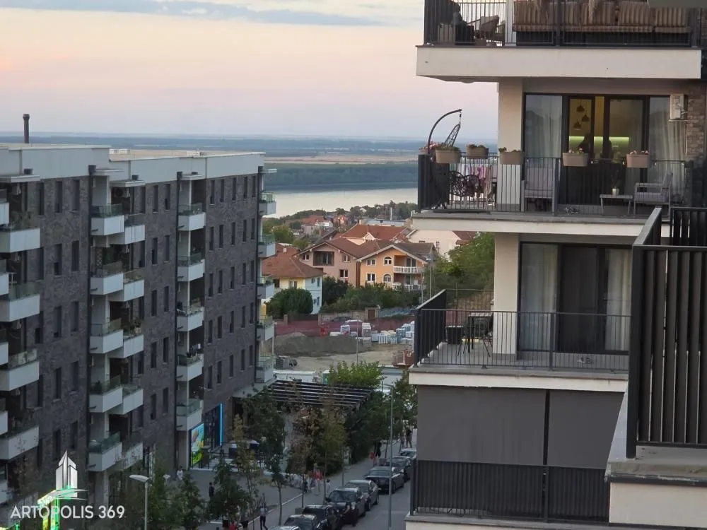 View from the terrace towards the neighborhood and the river in the distance.