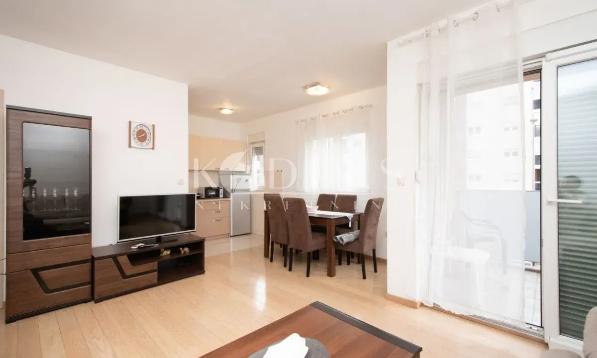 Izdavanje, dvosoban stan, 72m², City Kvart, Podgorica