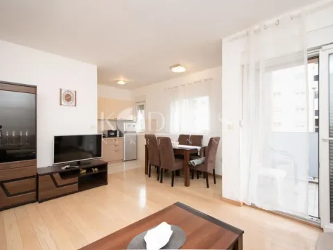 Rent, two bedroom apartment, 72m², City Kvart, Podgorica - image 1