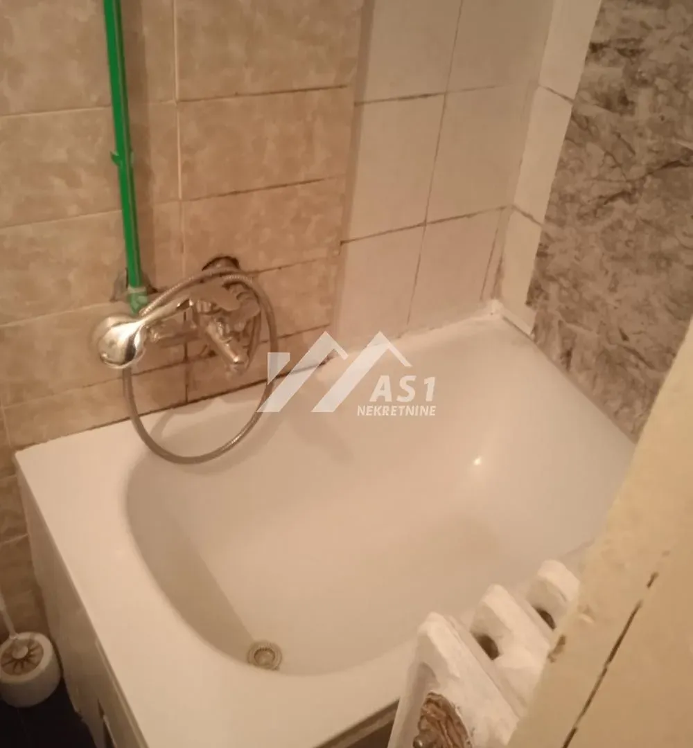 Izdavanje, jednosoban stan, 27m², Adamovićevo Naselje, Novi Sad Sve Podlokacije