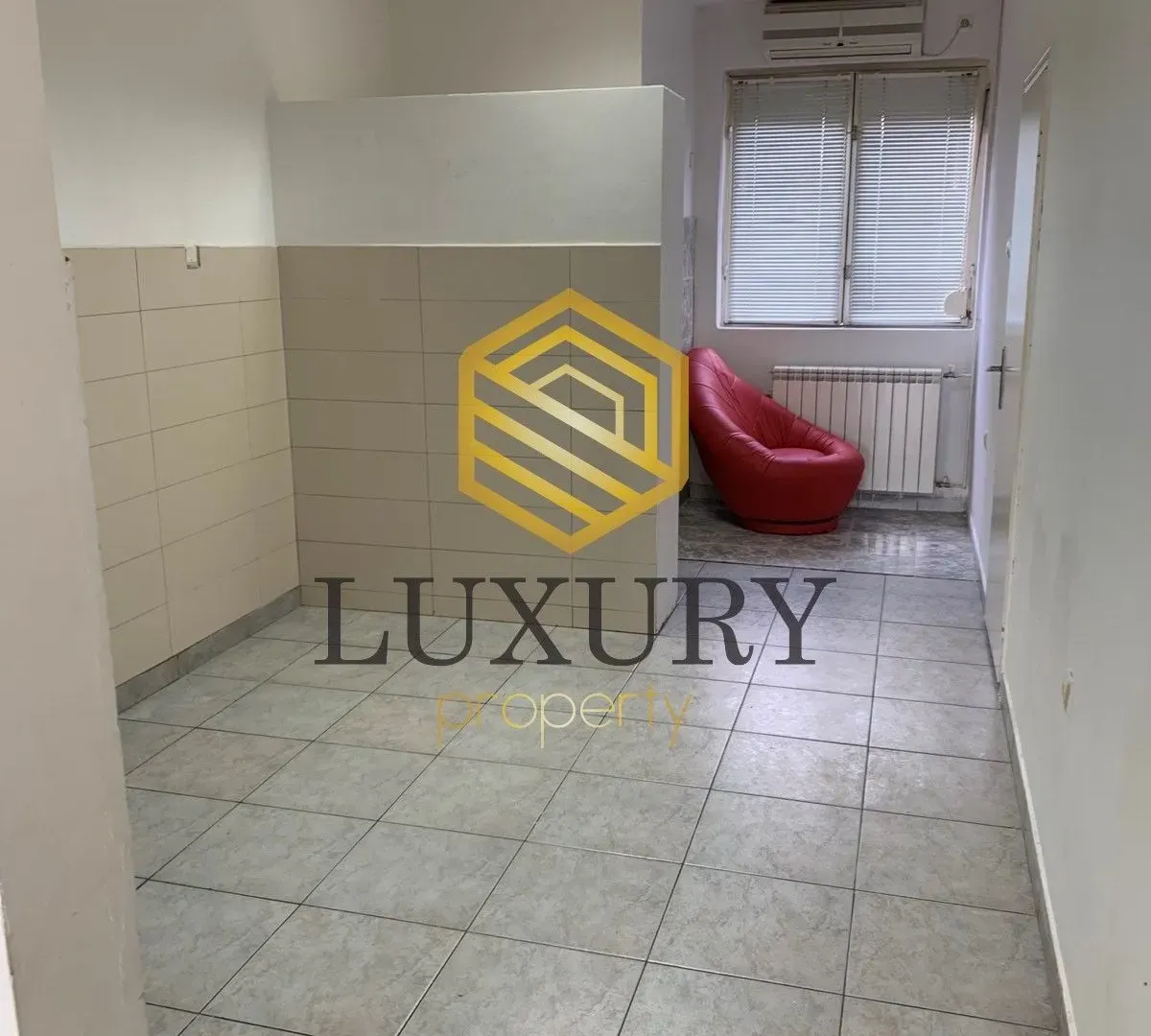 Izdavanje, kuća, 250m², Tološi, Podgorica