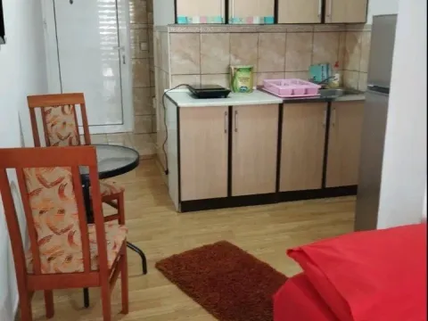 Izdavanje, jednosoban stan, 25m², Centar, Budva - image 15