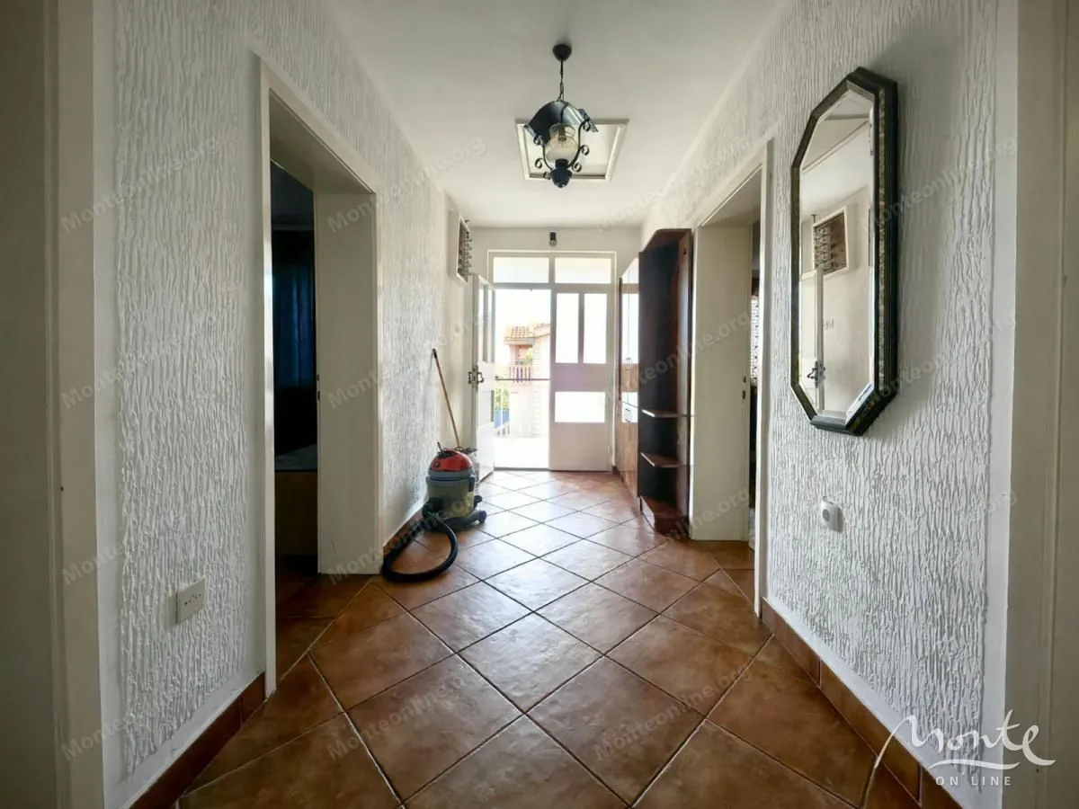 Prodaja, kuća, 180m², Tološi, Podgorica