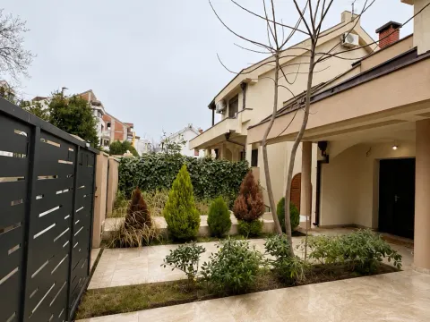 Izdavanje, kuća, 400m², Gorica C, Podgorica - image 14
