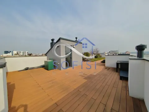 Izdavanje, četvorosoban stan, 147m², Centar, Novi Sad - image 18