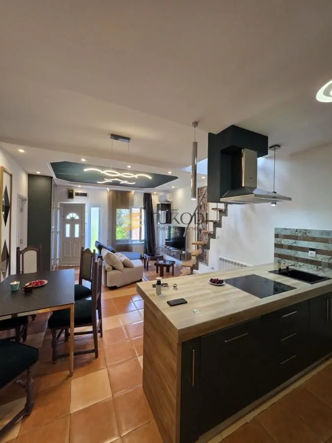 Izdavanje, kuća, 160m², Voždovac Sve Podlokacije, Beograd