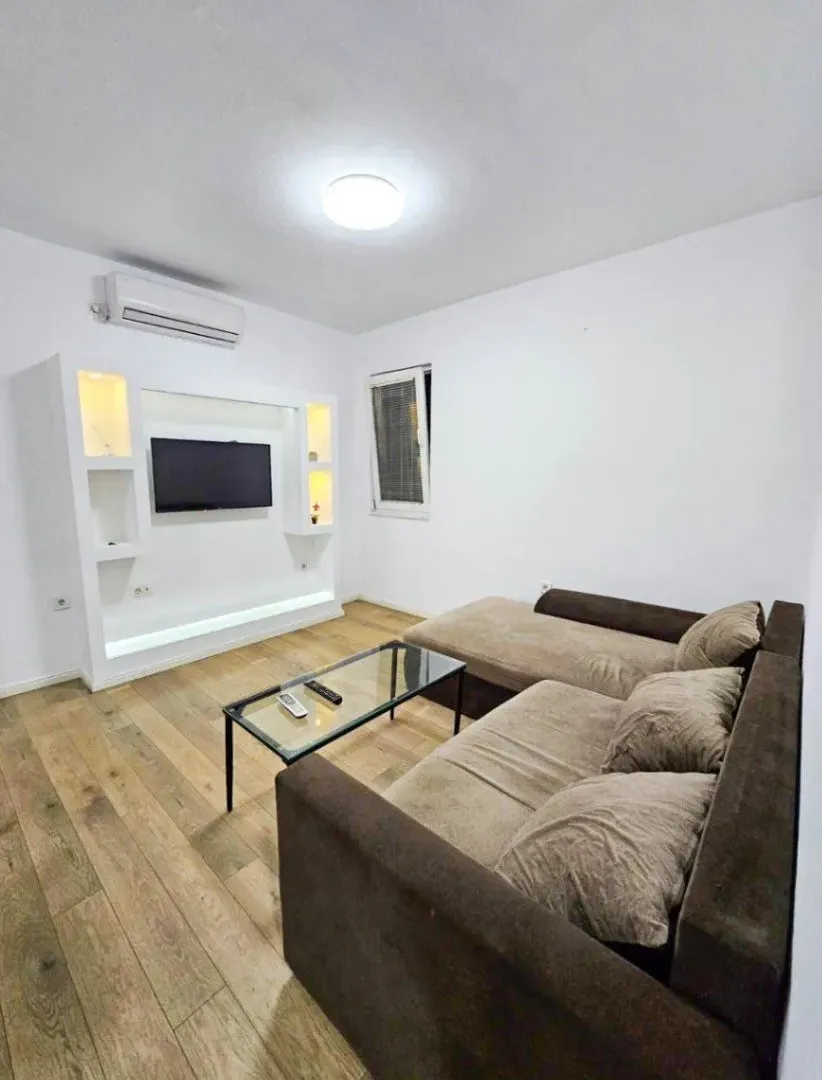 Izdavanje, dvosoban stan, 68m², Stari Aerodrom, Podgorica