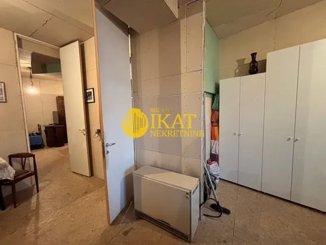 Prodaja, trosoban stan, 86m², Kalenić Pijaca, Vračar Sve Podlokacije