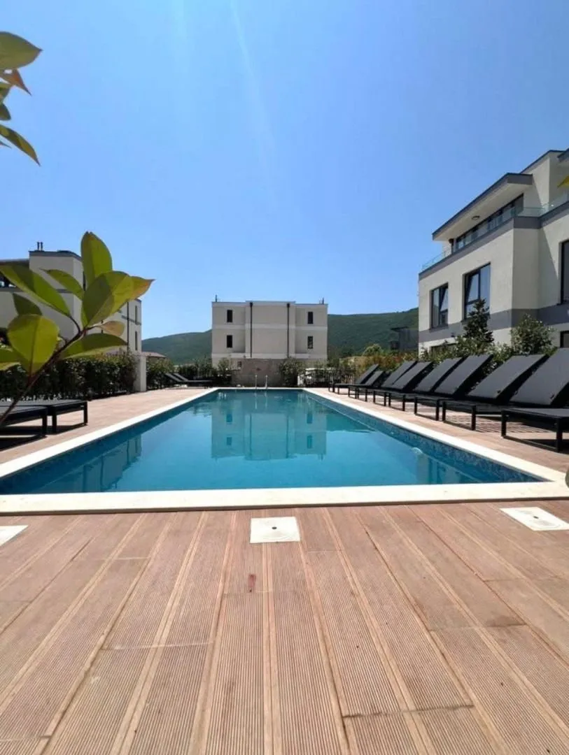 Izdavanje, kuća, 160m², Lastva Grbaljska, Kotor