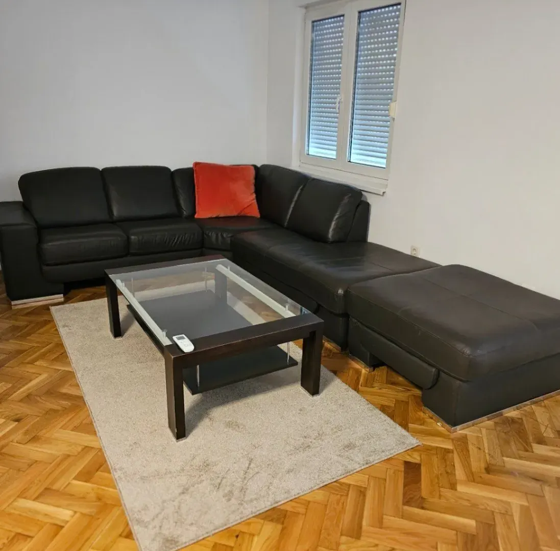 Izdavanje, dvosoban stan, 46m², Blok 6, Podgorica