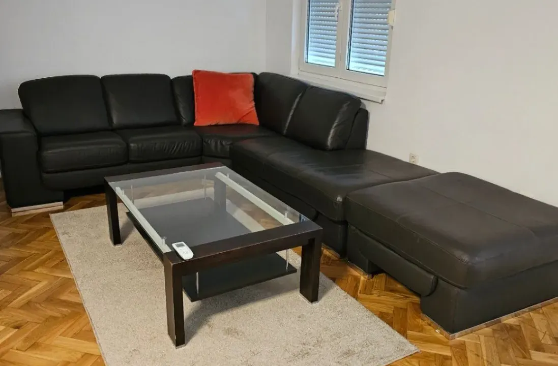 Izdavanje, dvosoban stan, 46m², Blok 6, Podgorica