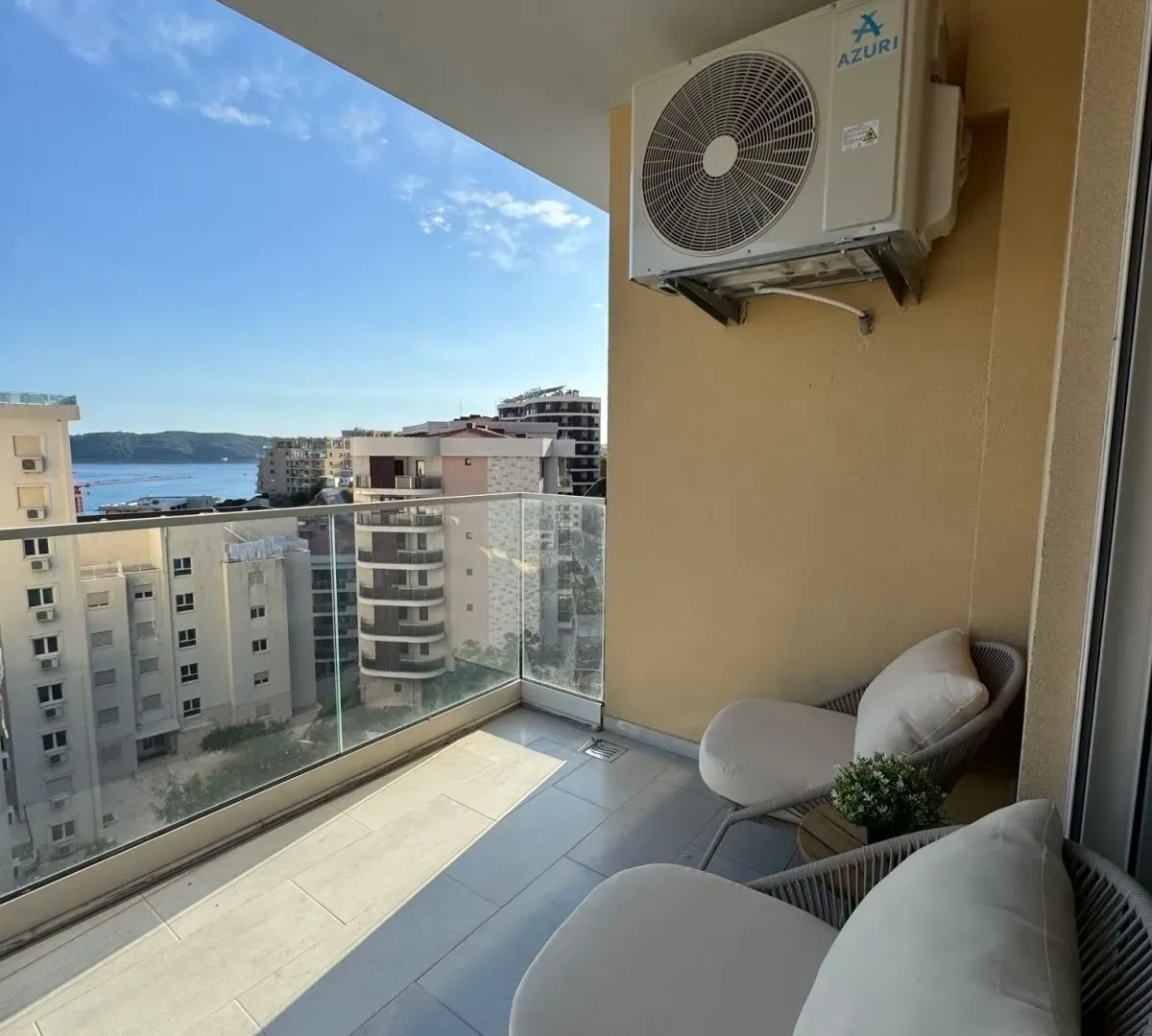 Prodaja, dvosoban stan, 74m², Bečići, Budva