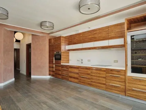 Prodaja, četvorosoban stan, 350m², Rafailovići, Budva - image 15