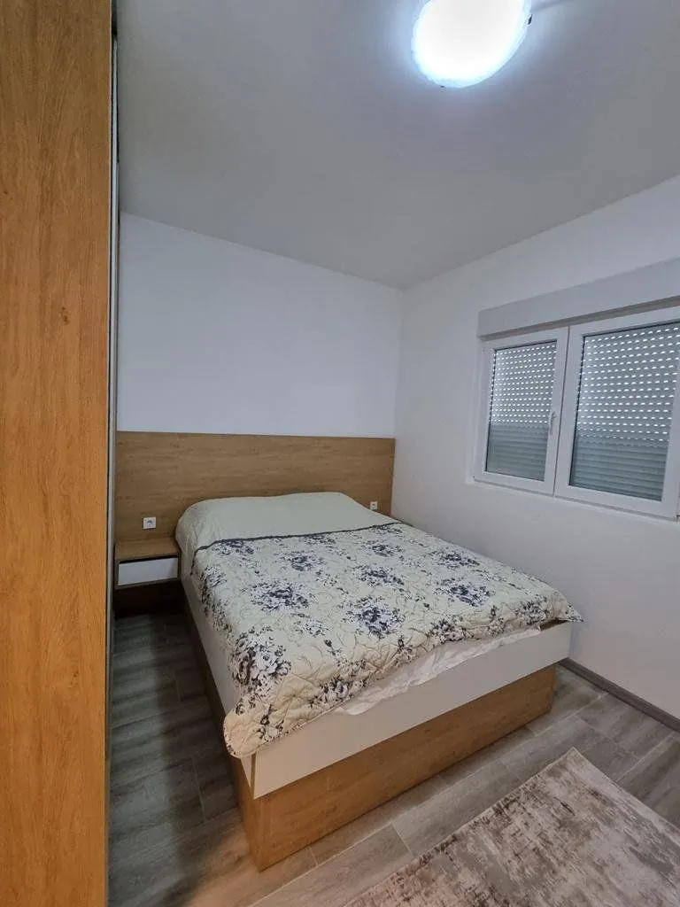 Izdavanje, dvosoban stan, 60m², Gornja Gorica, Podgorica