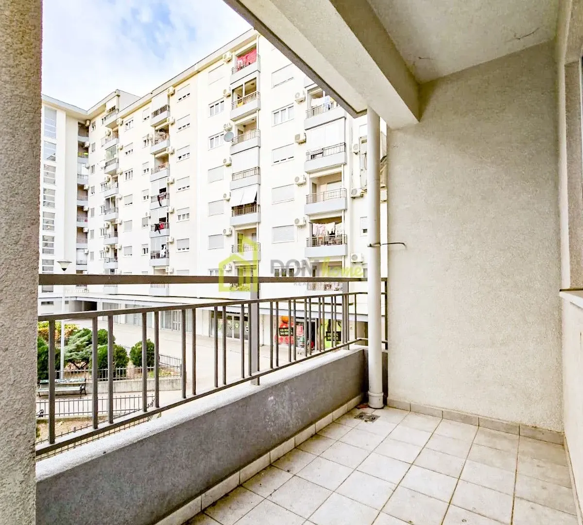 Izdavanje, jednosoban stan, 50m², Pobrežje, Podgorica