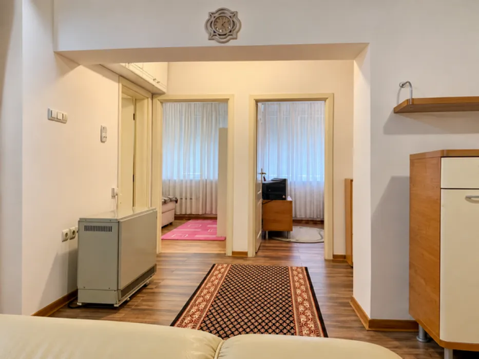 Izdavanje, trosoban stan, 80m², Krnjaca, Palilula Sve Podlokacije
