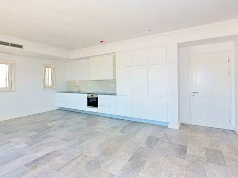 Prodaja, stan, 86m², Tivat, Crna Gora - image 8