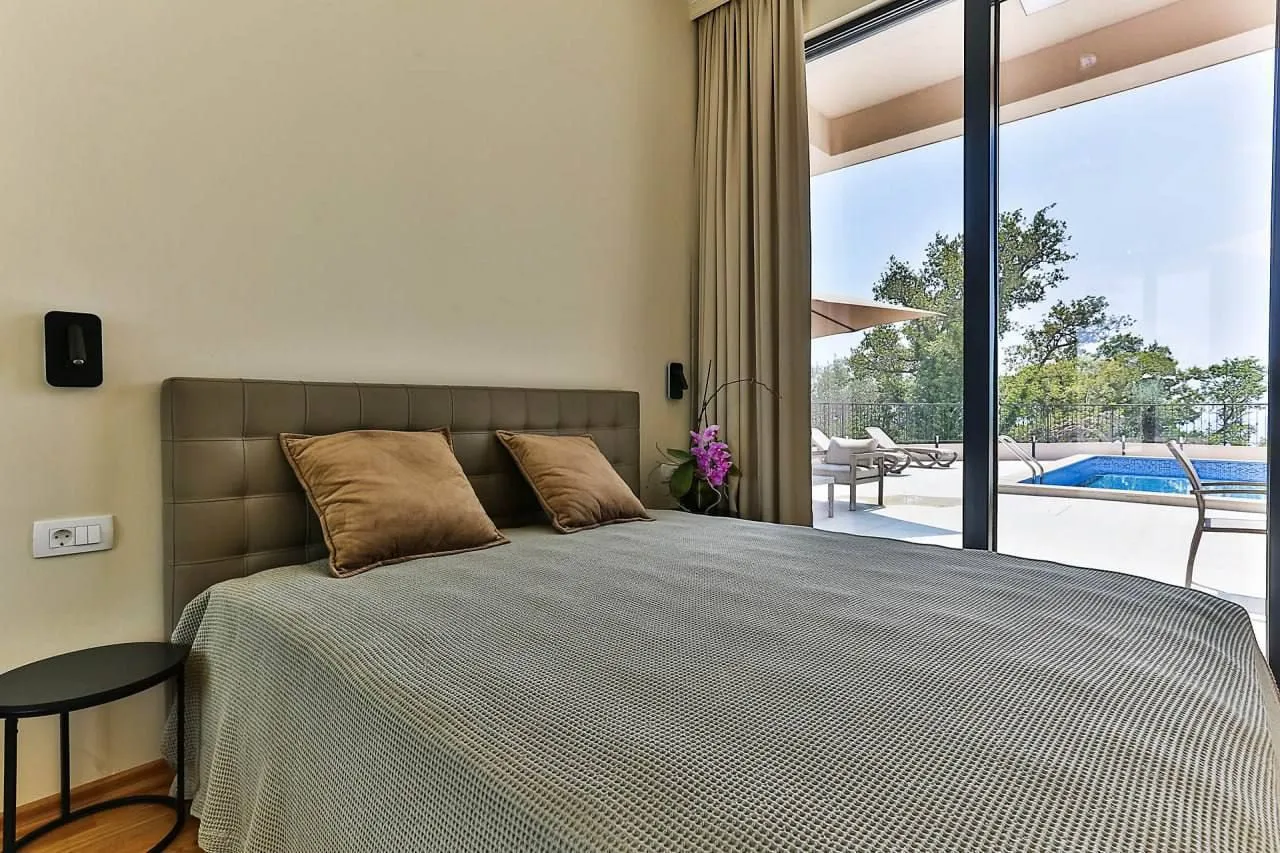 Rent, house, 220m², Reževići, Budva
