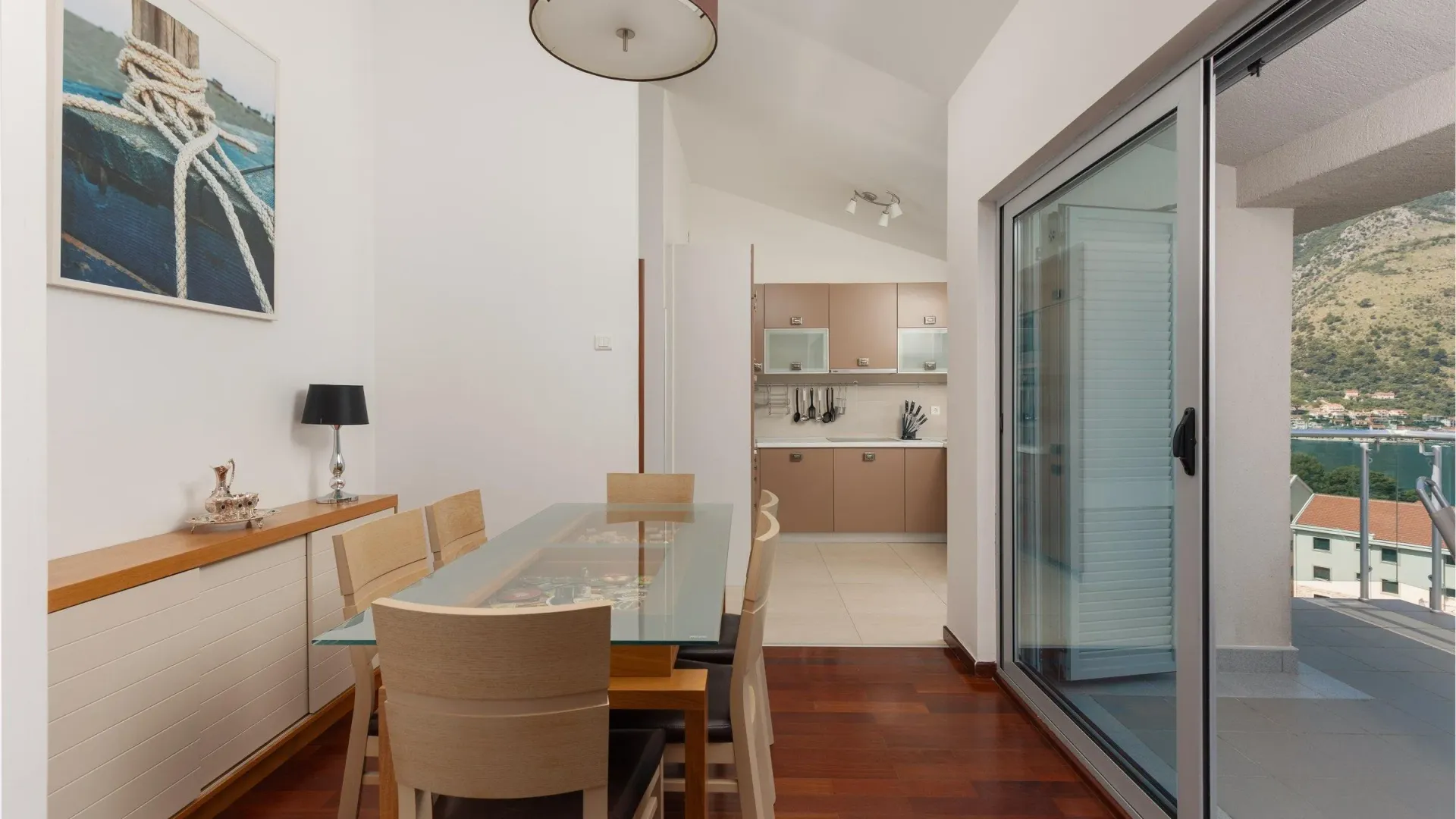 Prodaja, dvosoban stan, 84m², Dobrota, Kotor