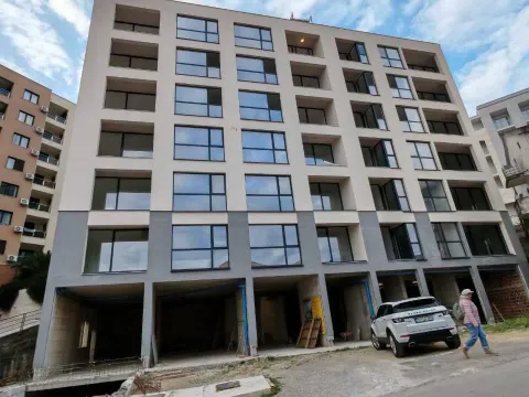 Sale, one bedroom apartment, 55m², Bečići, Budva - image 1