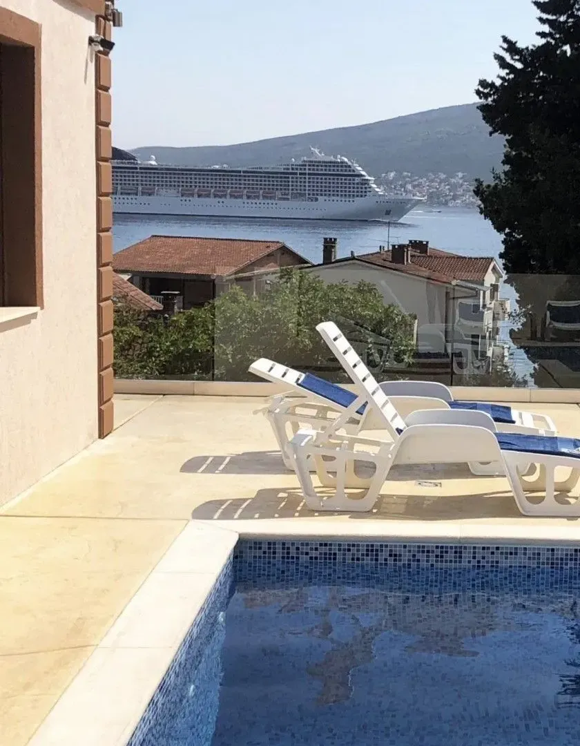 Rent, house, 140m², Baošići, Herceg Novi