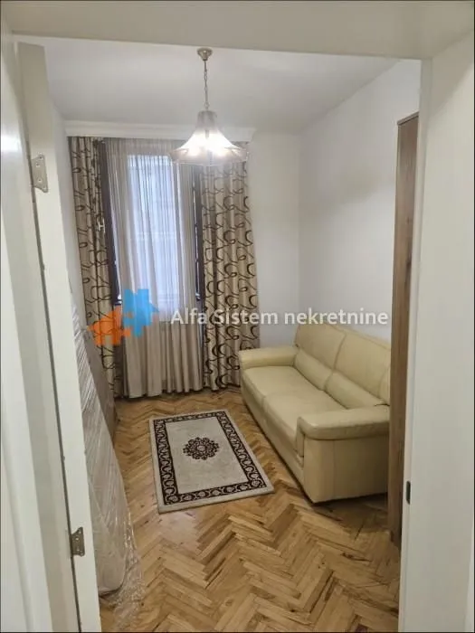 Izdavanje, četvorosoban stan, 120m², Savski Venac, Beograd