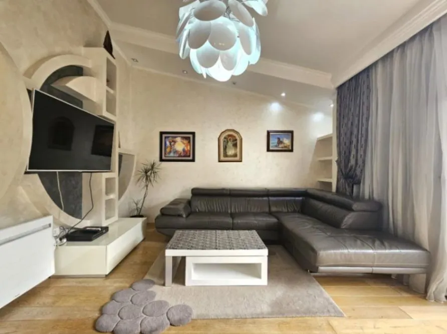 Prodaja, trosoban stan, 100m², Dobrota, Kotor