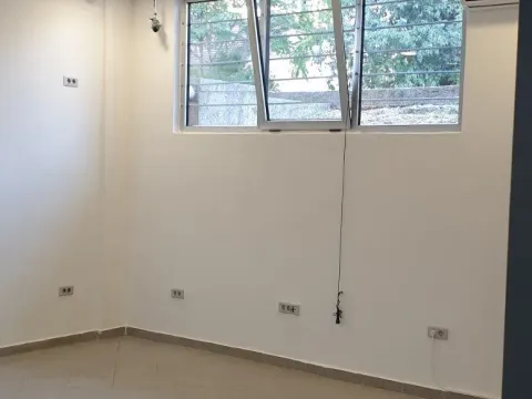 Izdavanje, poslovni prostor, 24m², Pobrežje, Podgorica - image 13