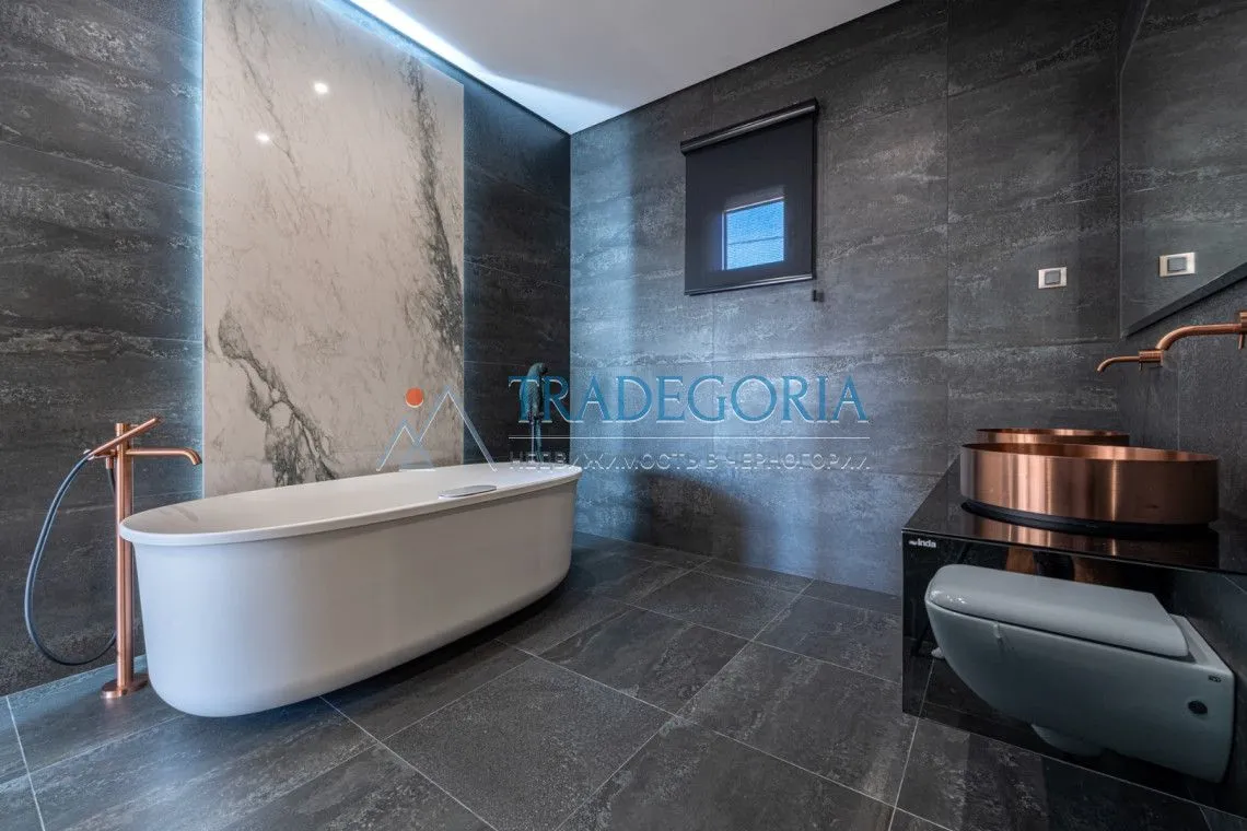 Prodaja, kuća, 290m², Krimovica, Kotor