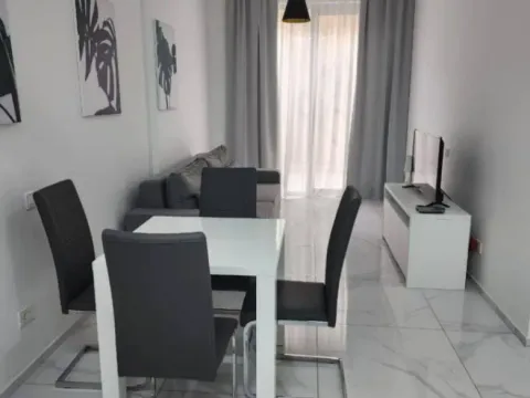 Rent, one bedroom apartment, 50m², Bečići, Budva - image 2