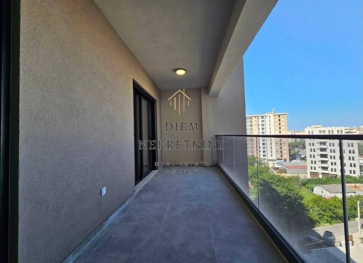 Prodaja, jednosoban stan, 62m², Centar, Bar