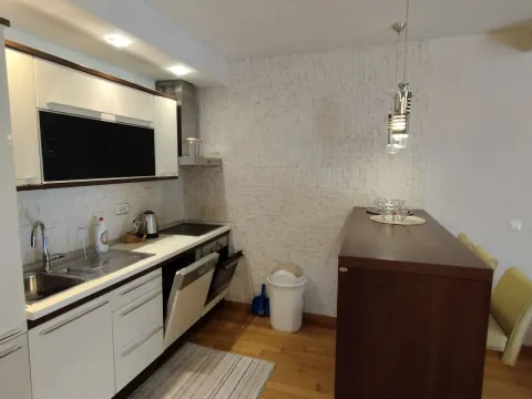 Rent, three bedroom apartment, 93m², Budva, Crna Gora - image 3