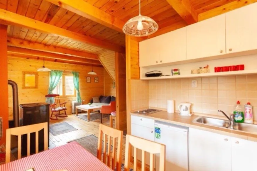Izdavanje, kuća, 75m², Borje, Žabljak
