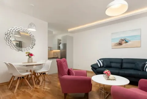 Prodaja, dvosoban stan, 71m², Centar, Budva - image 2