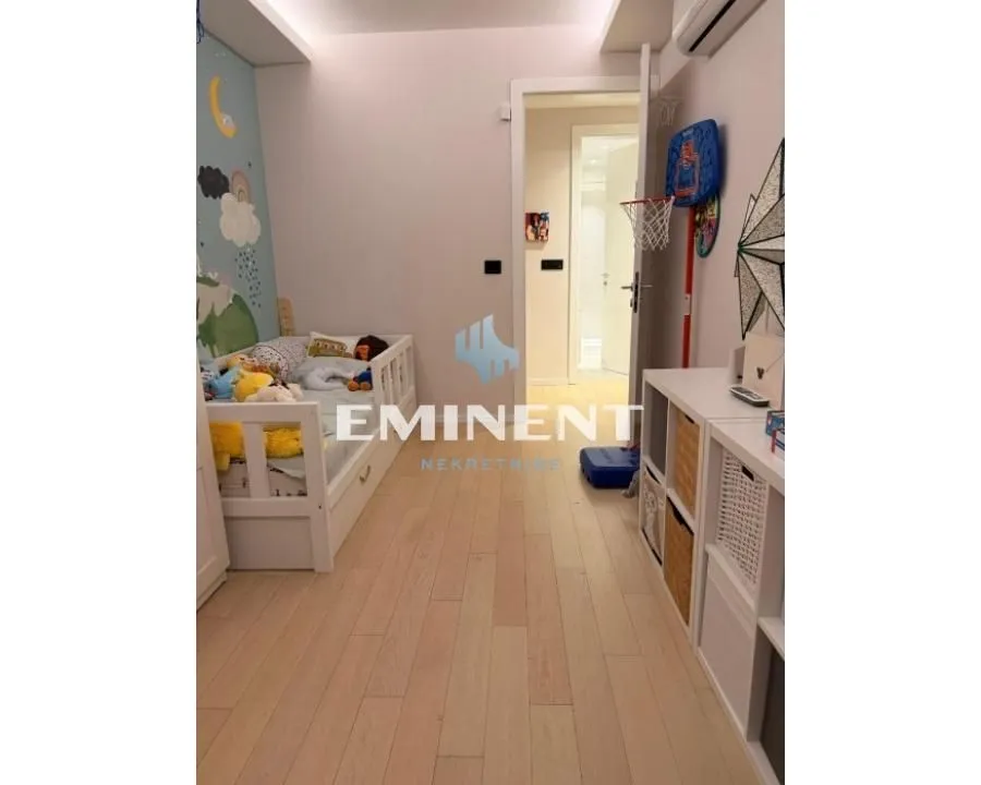 Izdavanje, trosoban stan, 103m², Stari Grad, Beograd
