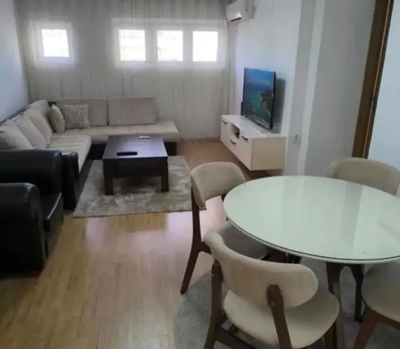 Izdavanje, dvosoban stan, 58m², Centar, Podgorica