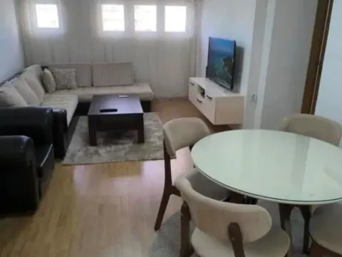 Izdavanje, dvosoban stan, 58m², Centar, Podgorica