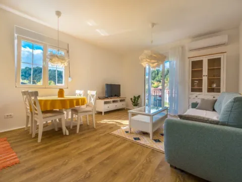 Izdavanje, dvosoban stan, 64m², Gruda, Cetinje - image 4