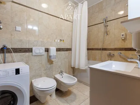 Izdavanje, trosoban stan, 107m², Bečići, Budva - image 9