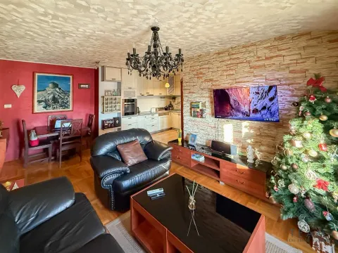 Izdavanje, dvosoban stan, 60m², Kod Big Fashion-a, Podgorica - image 4