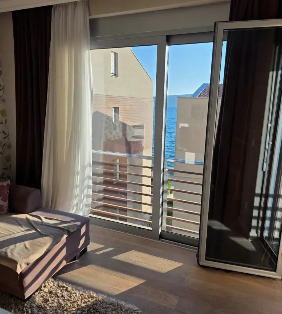 Living room with a sofa and access to a terrace with a sea view.