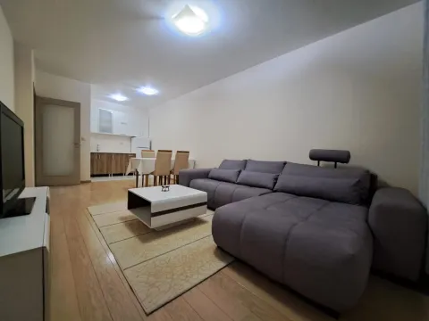 Izdavanje, jednosoban stan, 47m², City Kvart, Podgorica - image 2