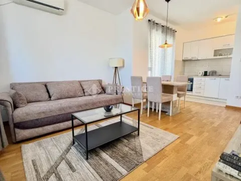 Rent, one bedroom apartment, 45m², City Kvart, Podgorica - image 1